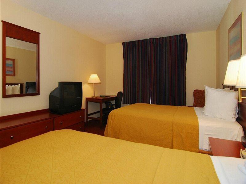 Hotel Baymont By Wyndham Indianapolis East Exterior foto