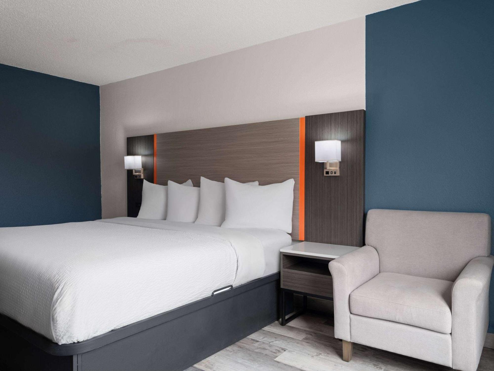 Hotel Baymont By Wyndham Indianapolis East Exterior foto