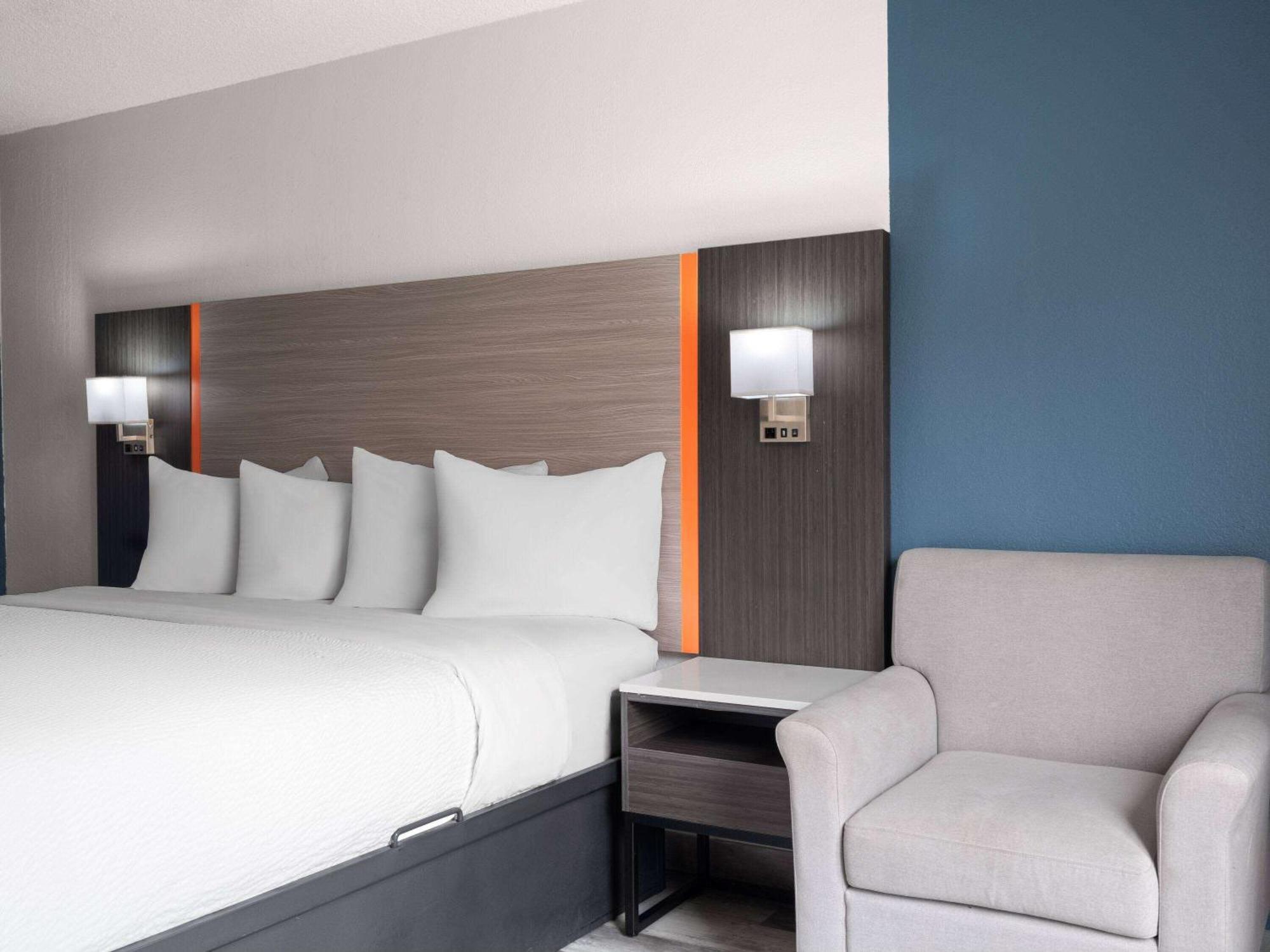 Hotel Baymont By Wyndham Indianapolis East Exterior foto