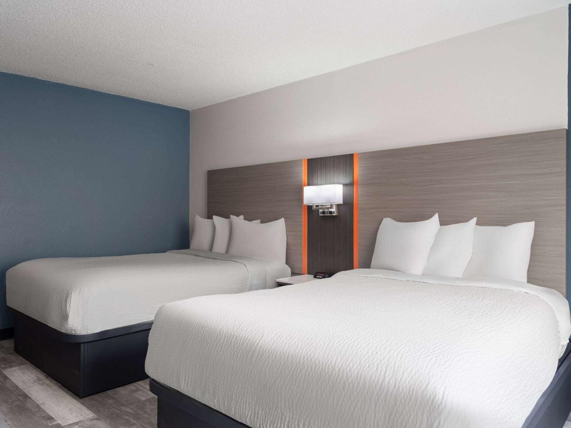 Hotel Baymont By Wyndham Indianapolis East Exterior foto